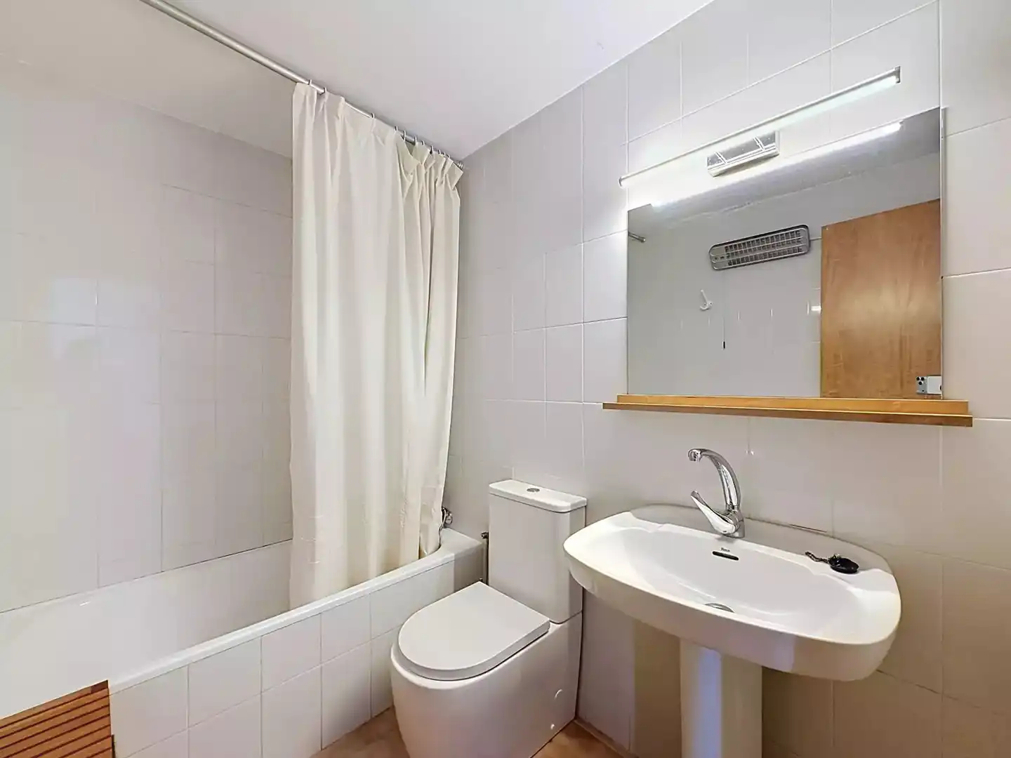 Baño de Apartamento en venta en Empuriabrava con Aire acondicionado, Terraza y Piscina