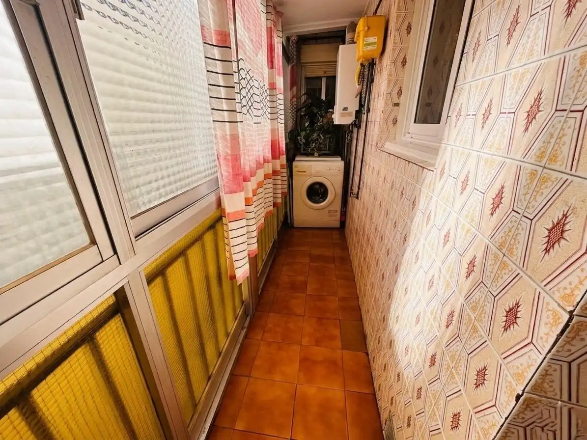 Piso en venta en L'Hospitalet de Llobregat con Amueblado y Balcón