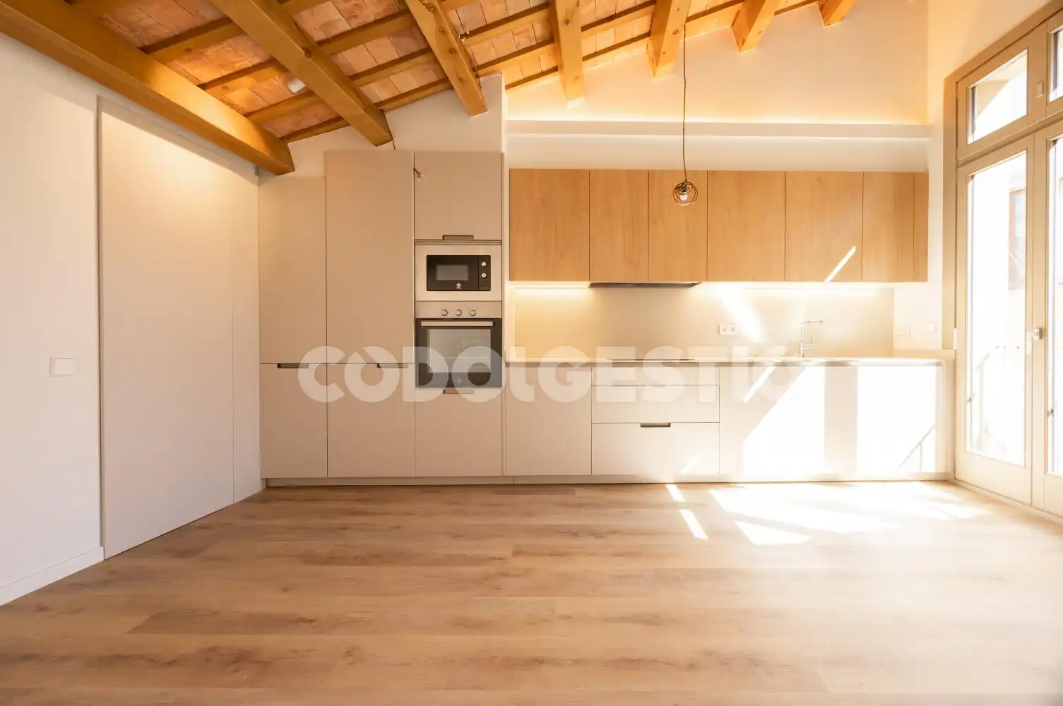 Flat for rent in Escales, Centre