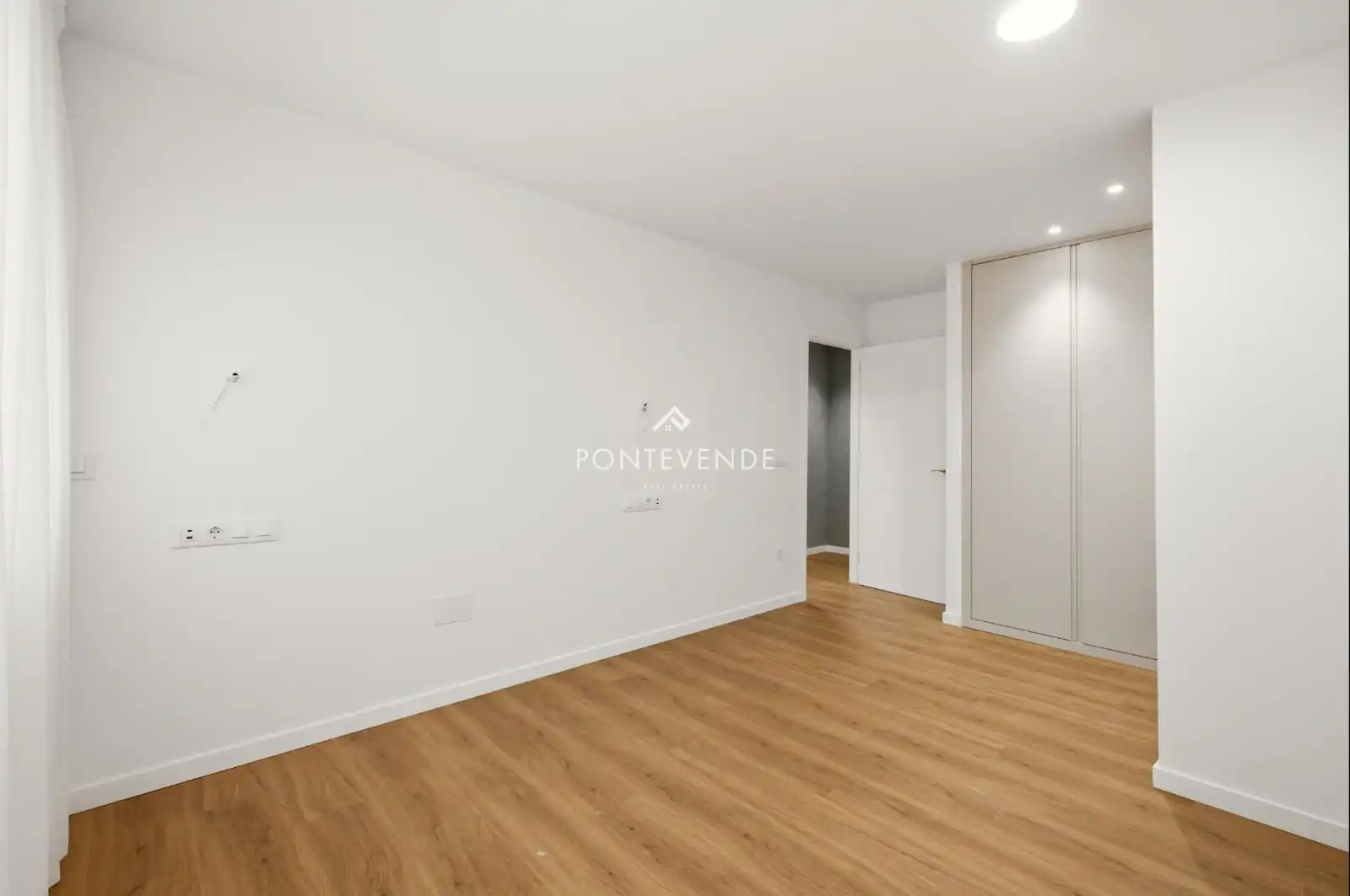Bedroom of Flat for sale in Pontevedra Capital   with Heating and Storage room