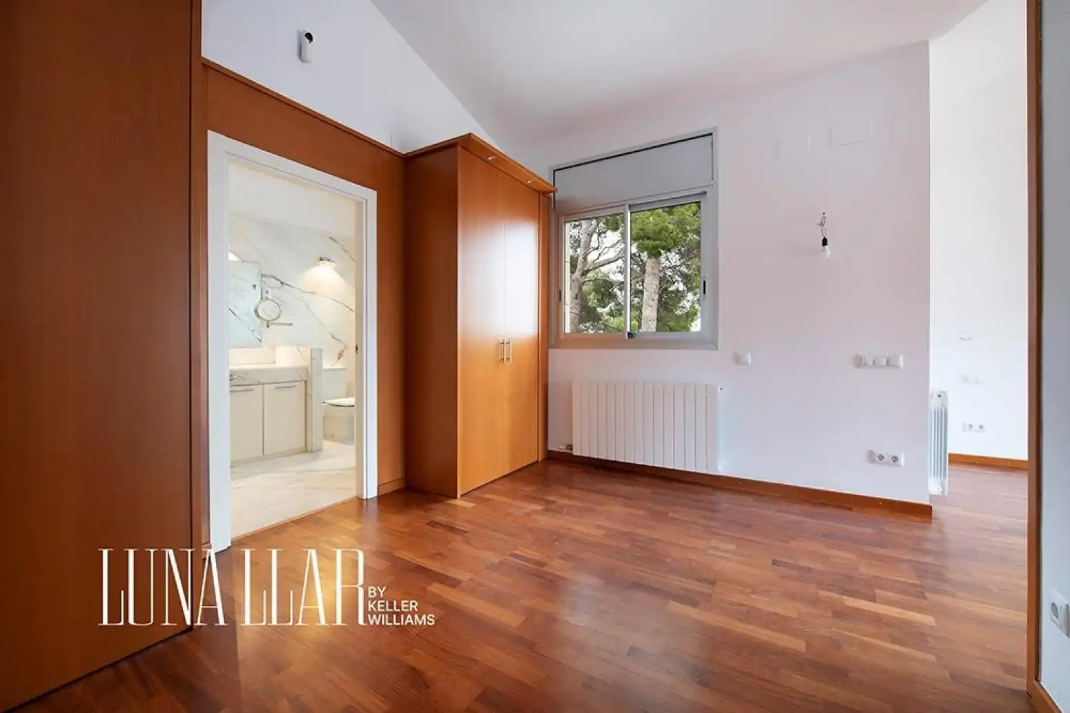 Bedroom of Houses for sale in Castelldefels  with Air Conditioner, Heating and Parquet flooring