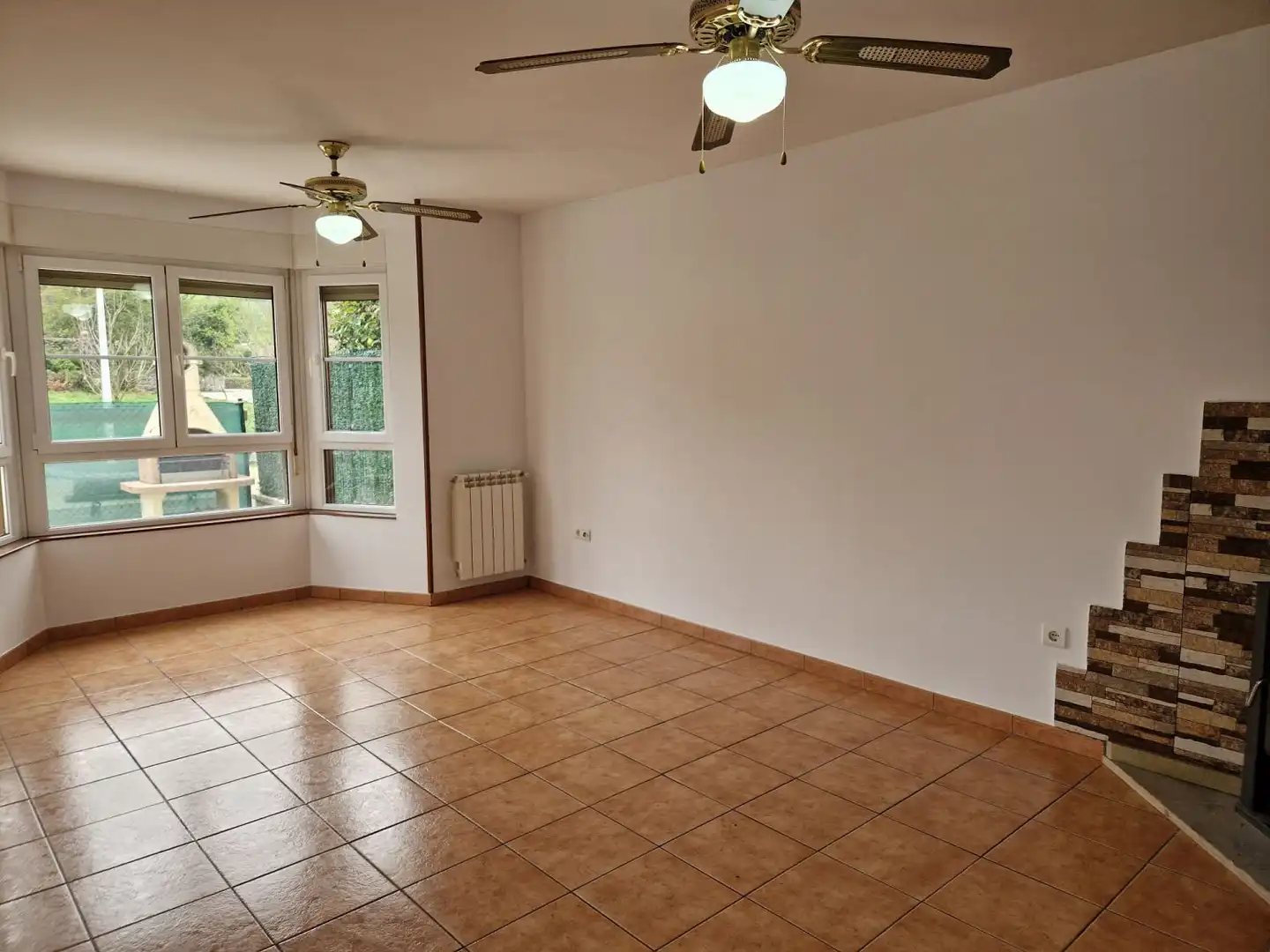 Sala de estar de Casa o chalet en venta en Reocín con Calefacción, Jardín privado y Terraza
