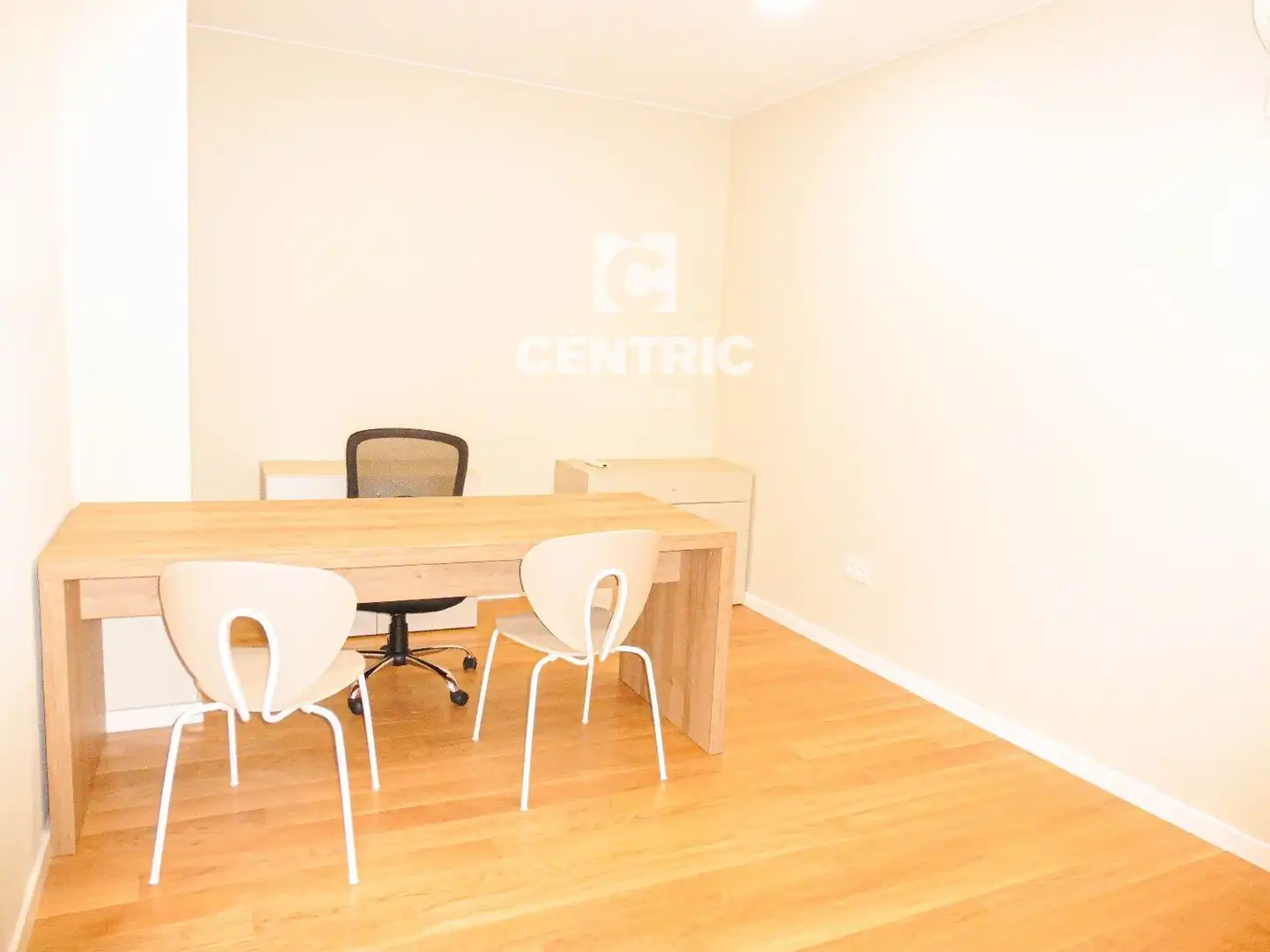 Office for rent in Centre