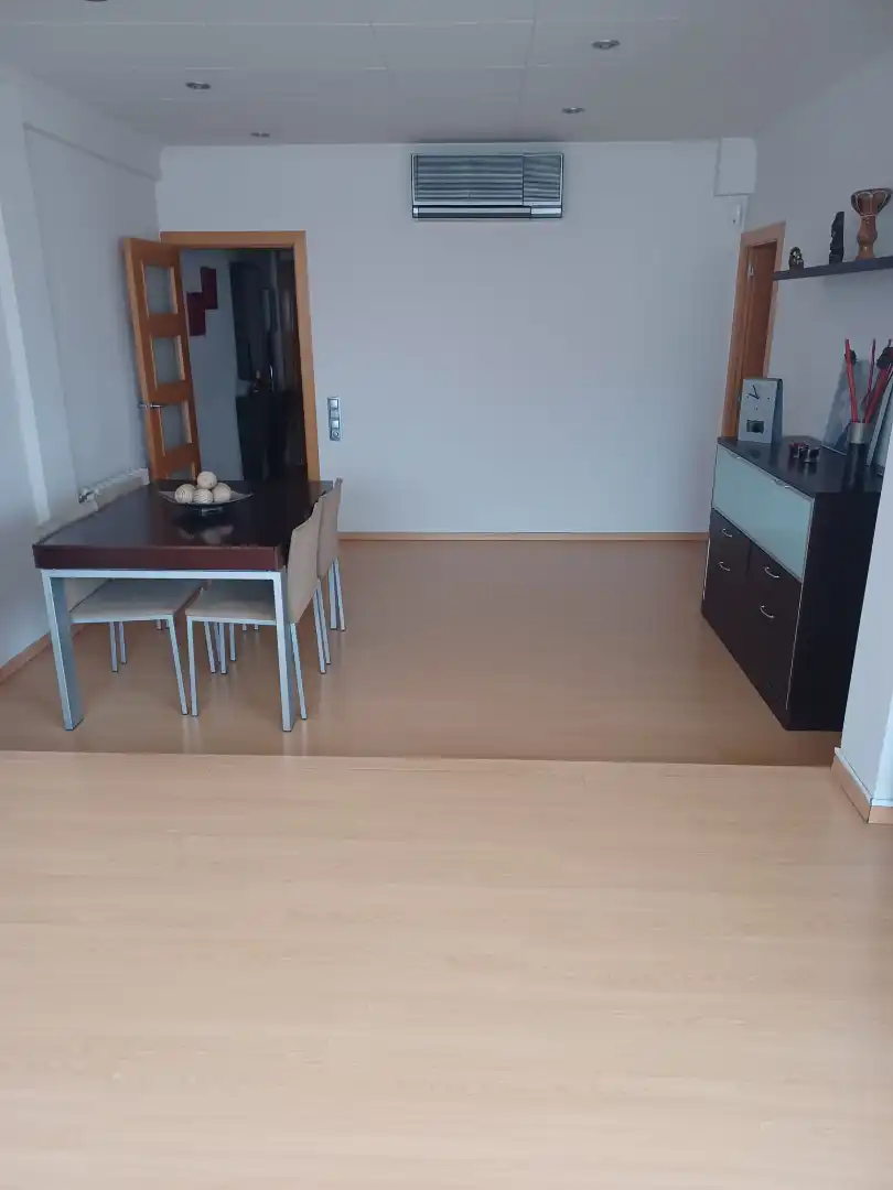 Menjador de Àtic en venda en L'Hospitalet de Llobregat amb Aire condicionat, Calefacció i Terrassa