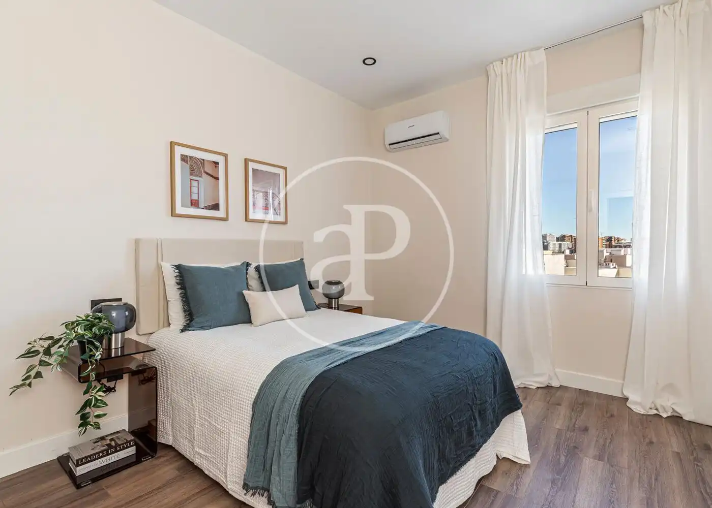 Habitación de Piso en venta en Madrid con Terraza