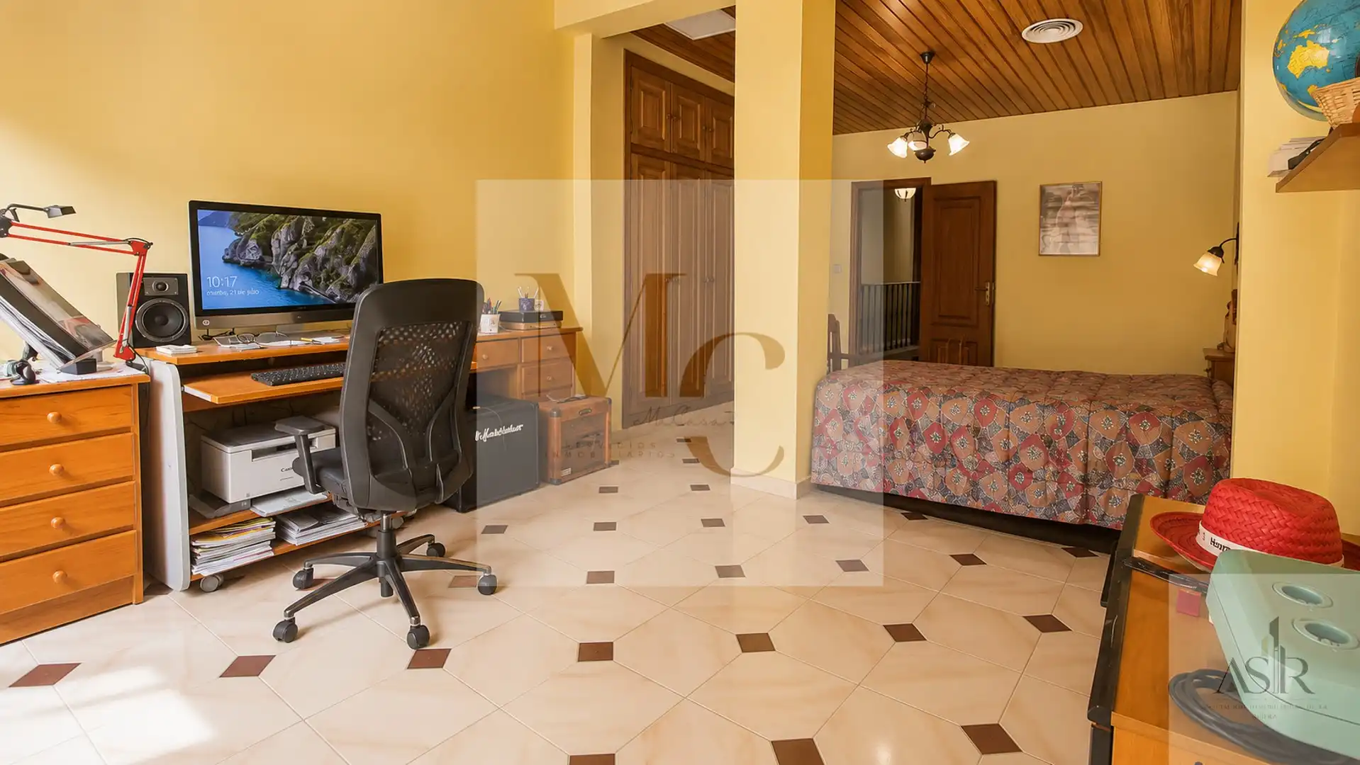Bedroom of Houses for sale in Silla  with Storage room