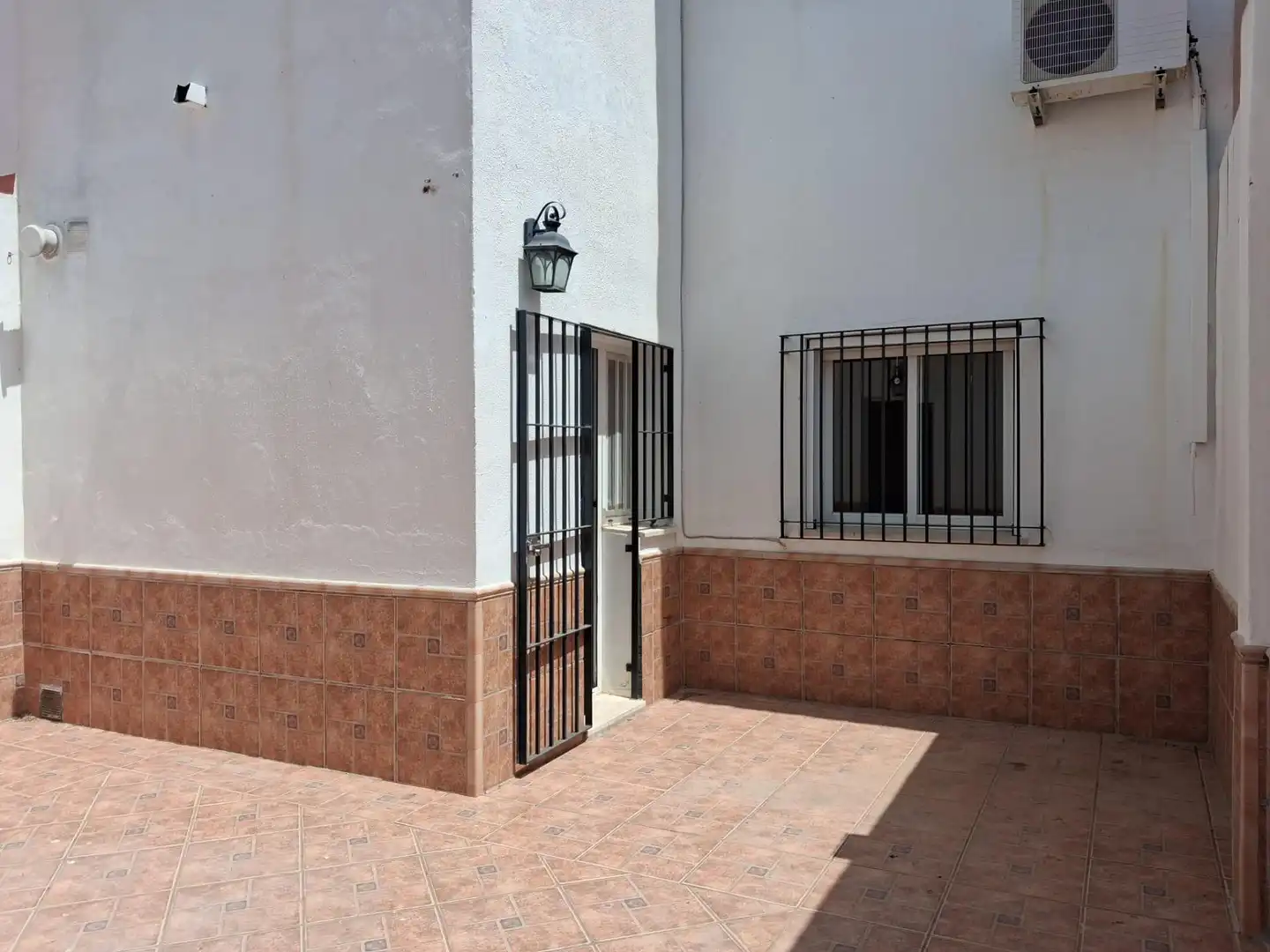 Casa adosada en venda en Utrera amb Piscina comunitària