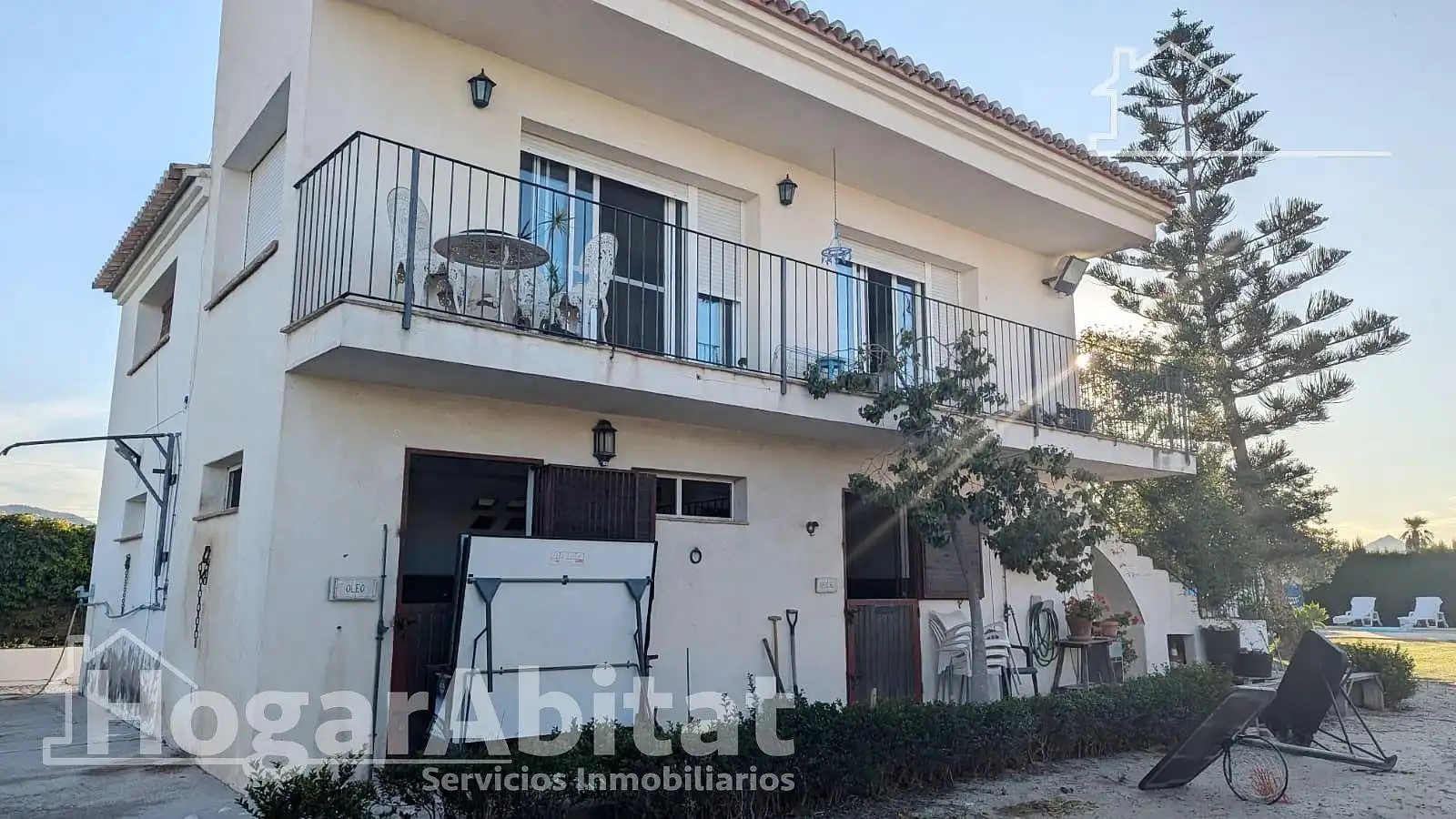 Vista exterior de Casa o xalet en venda en Oliva amb Aire condicionat, Jardí privat i Terrassa