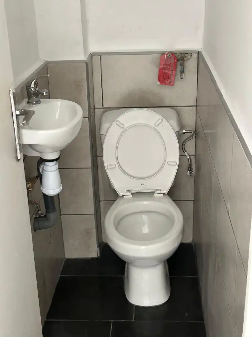 Baño de Local de alquiler en Granada