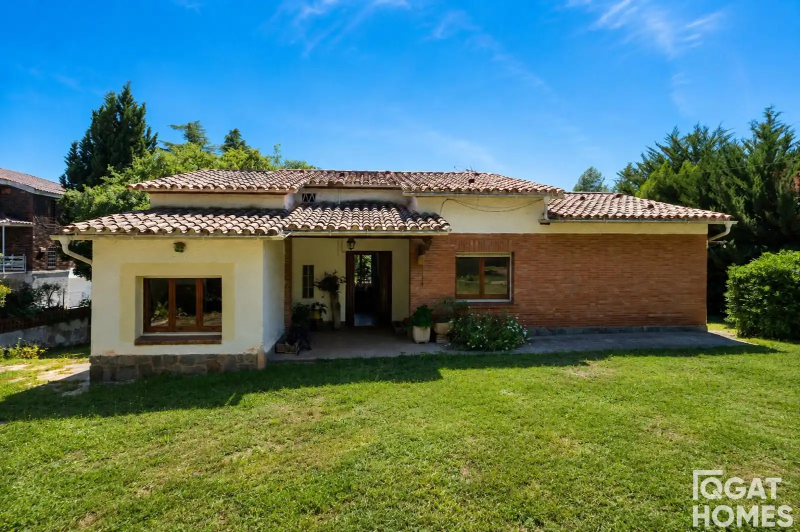 Exterior view of Houses for sale in Sant Cugat del Vallès  with Air Conditioner, Heating and Terrace