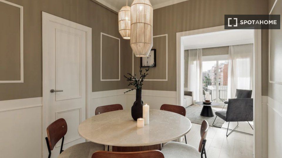 Comedor de Piso de alquiler en  Barcelona Capital con Aire acondicionado, Calefacción y Amueblado