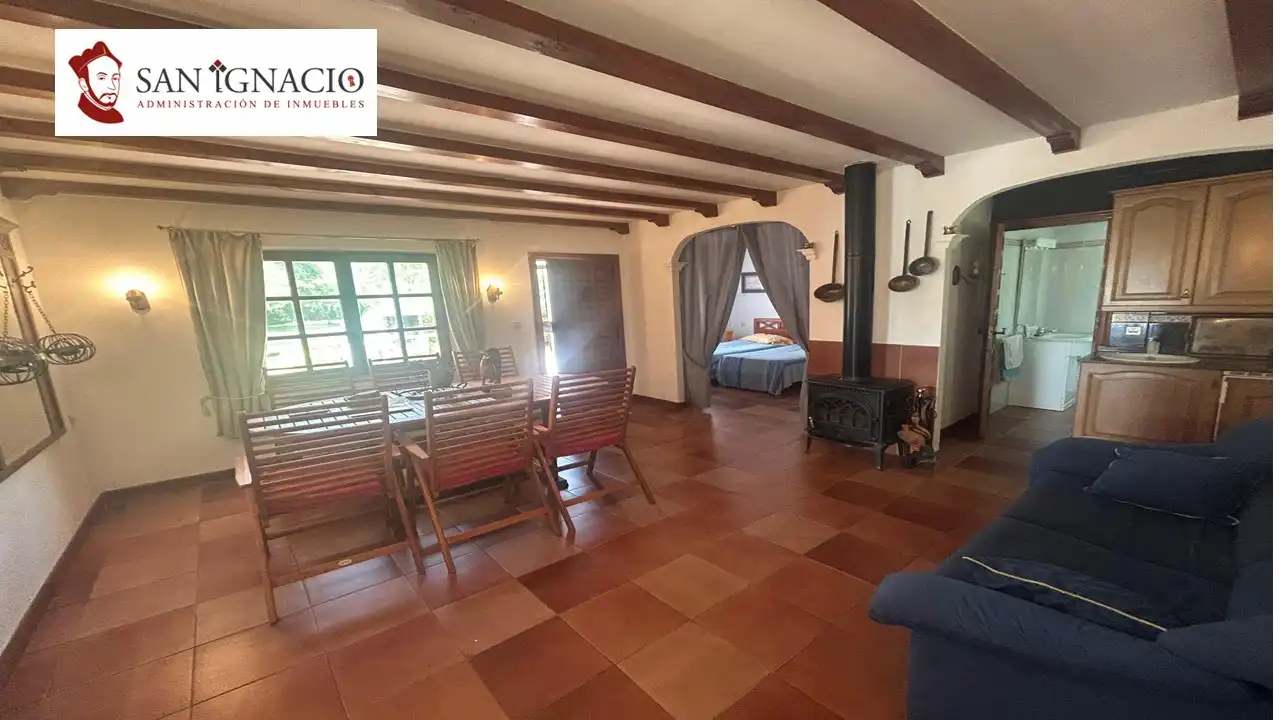 Sala d'estar de Casa o xalet en venda en Merindad de Montija amb Calefacció, Jardí privat i Moblat