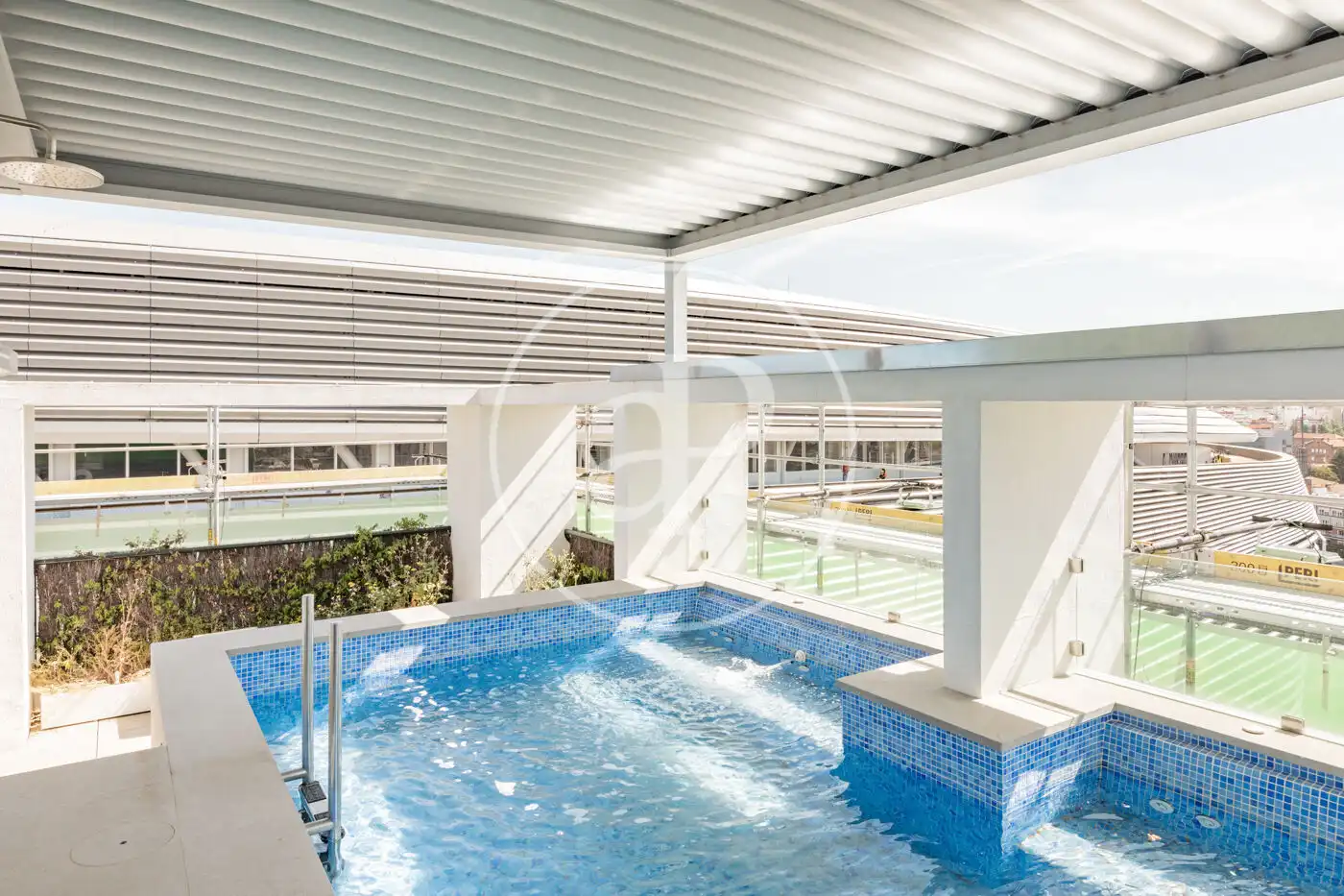 Piscina de Àtic en venda en Madrid amb Aire condicionat, Calefacció i Terrassa