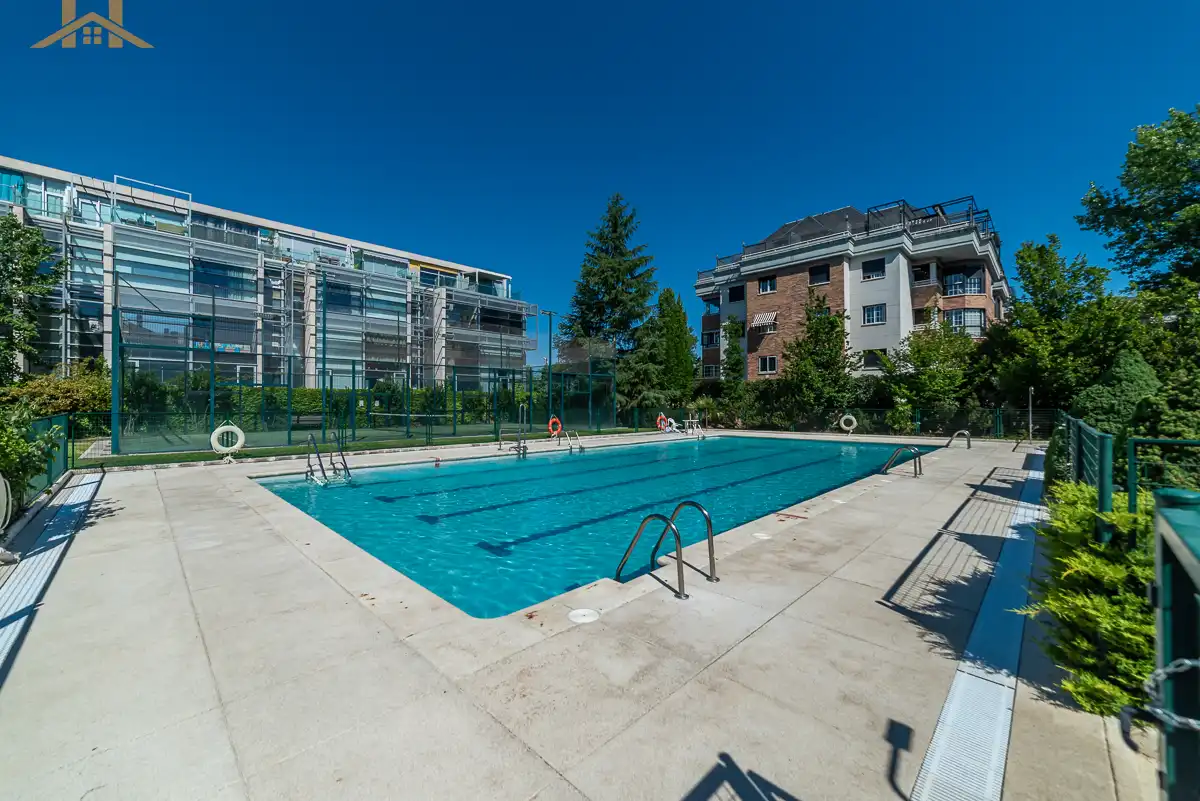 Piscina de Pis en venda en Las Rozas de Madrid