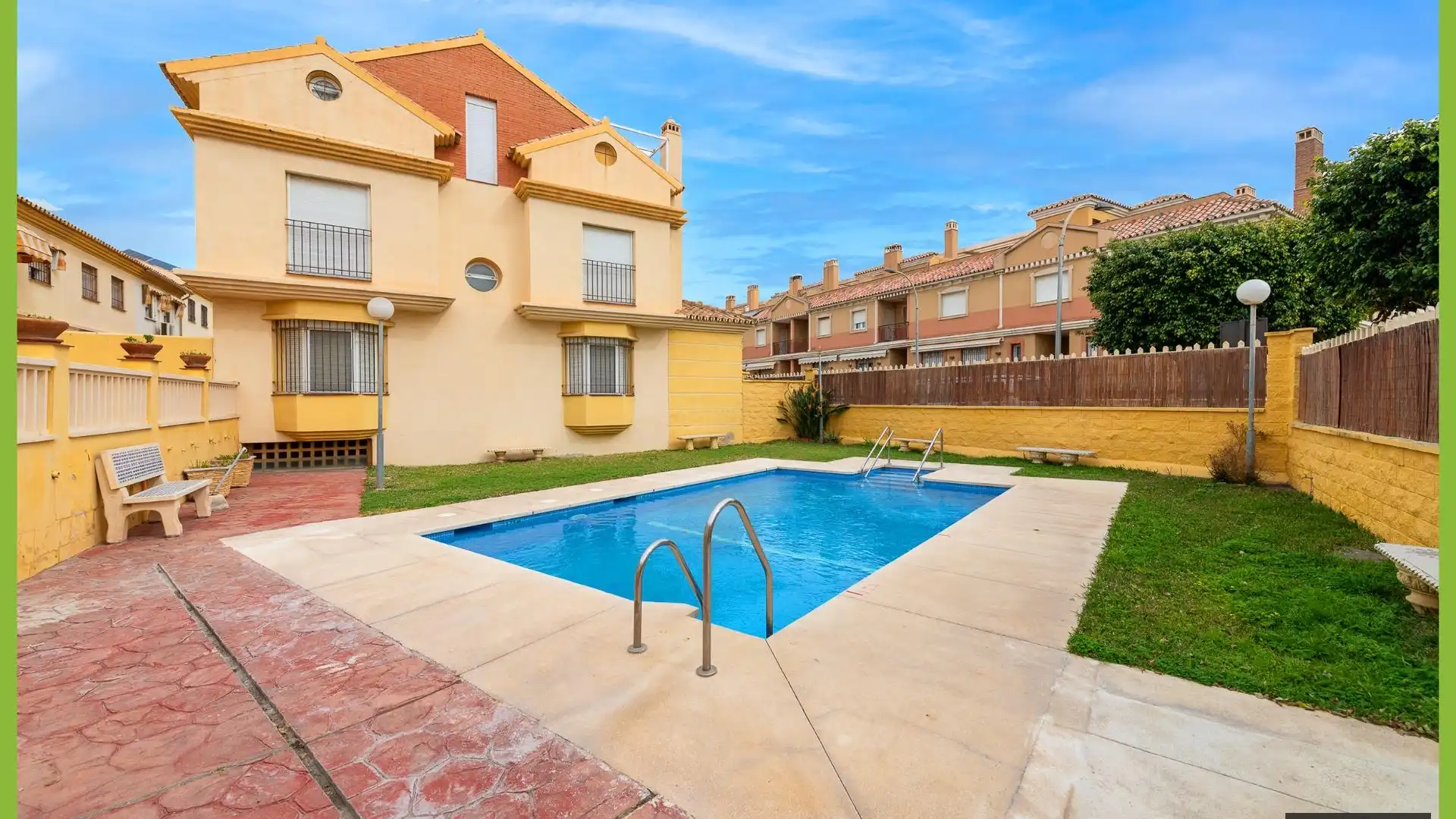 Vista exterior de Casa adosada en venta en Rincón de la Victoria con Aire acondicionado, Terraza y Balcón