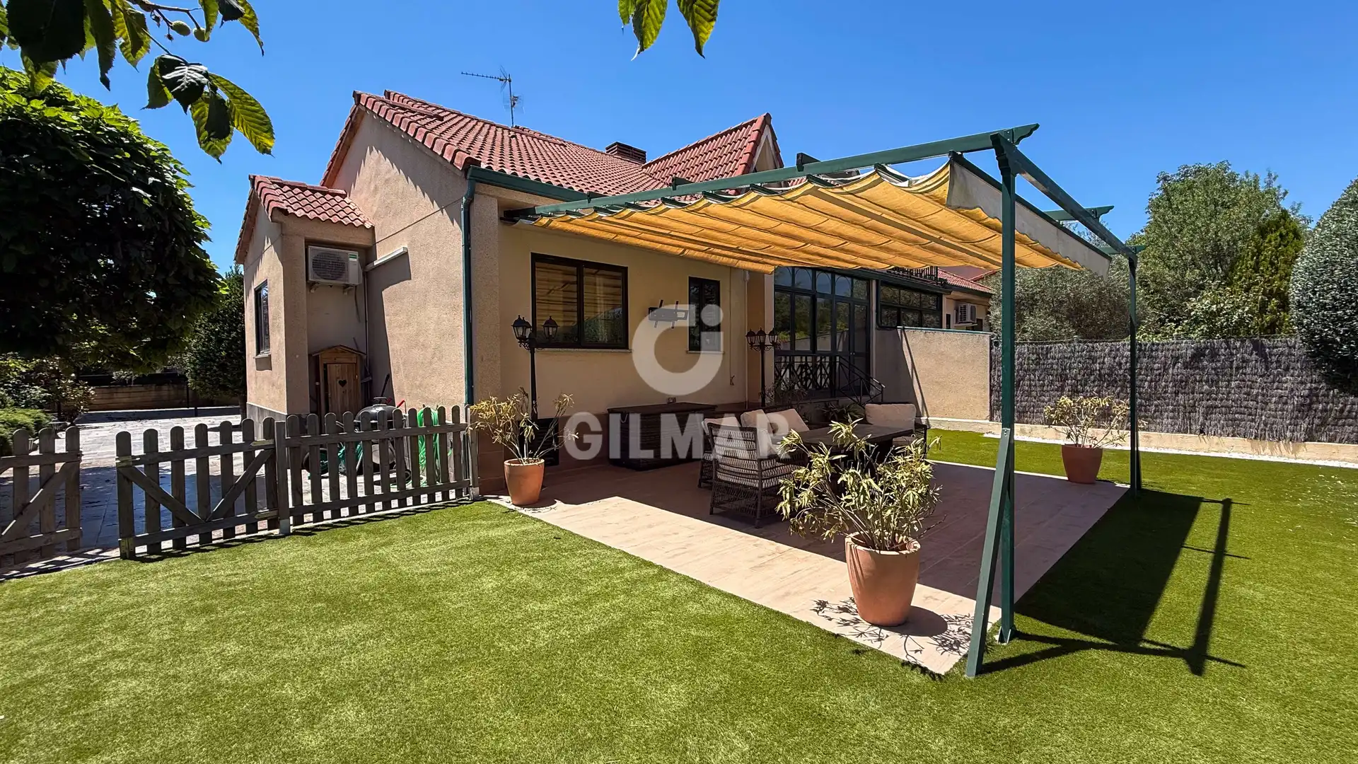 Terrassa de Casa adosada en venda en Guadarrama amb Calefacció, Jardí privat i Piscina