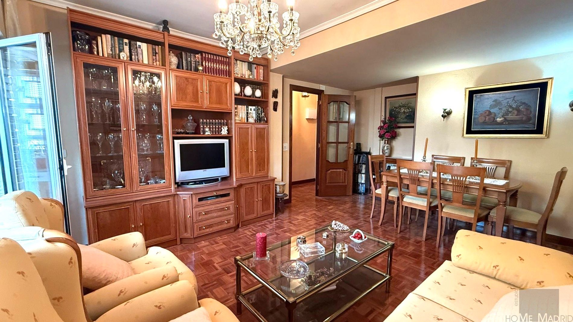 Living room of Flat for sale in  Madrid Capital  with Air Conditioner, Heating and Parquet flooring