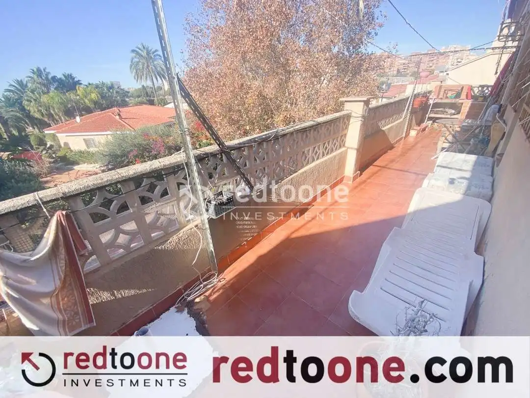 Vista exterior de Casa o xalet en venda en Sant Joan d'Alacant amb Terrassa i Balcó