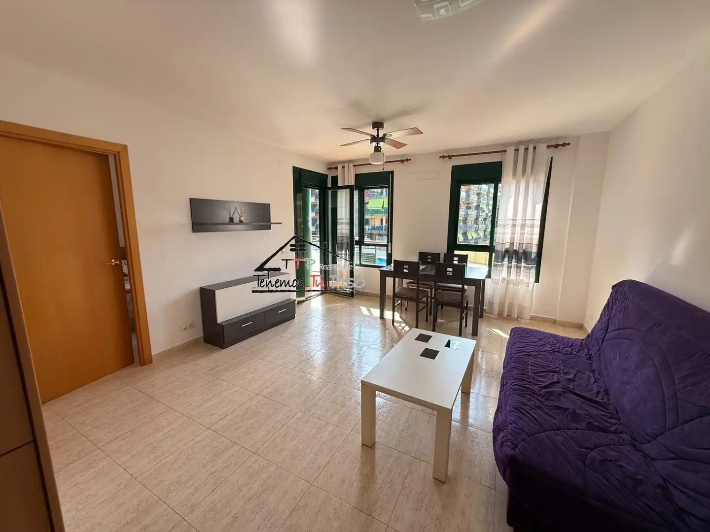Sala de estar de Apartamento en venta en Benicarló con Terraza, Trastero y Amueblado