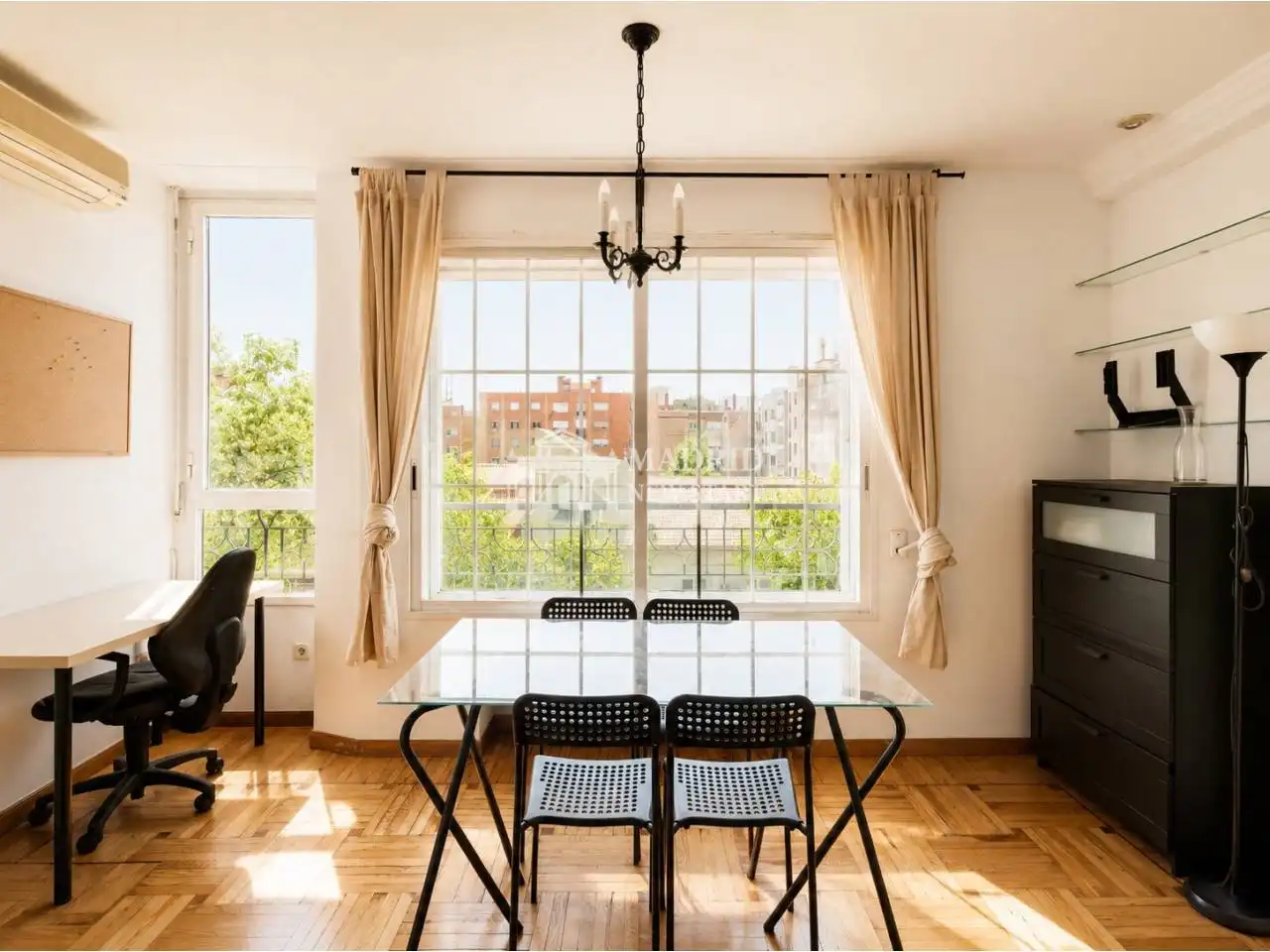Comedor de Estudio de alquiler en Madrid con Aire acondicionado, Calefacción y Parquet