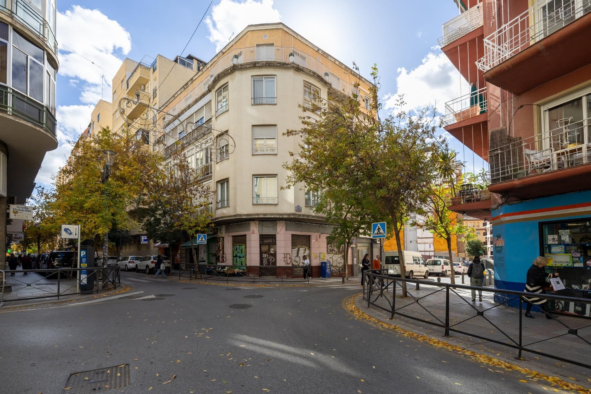 Exterior view of Premises for sale in  Granada Capital