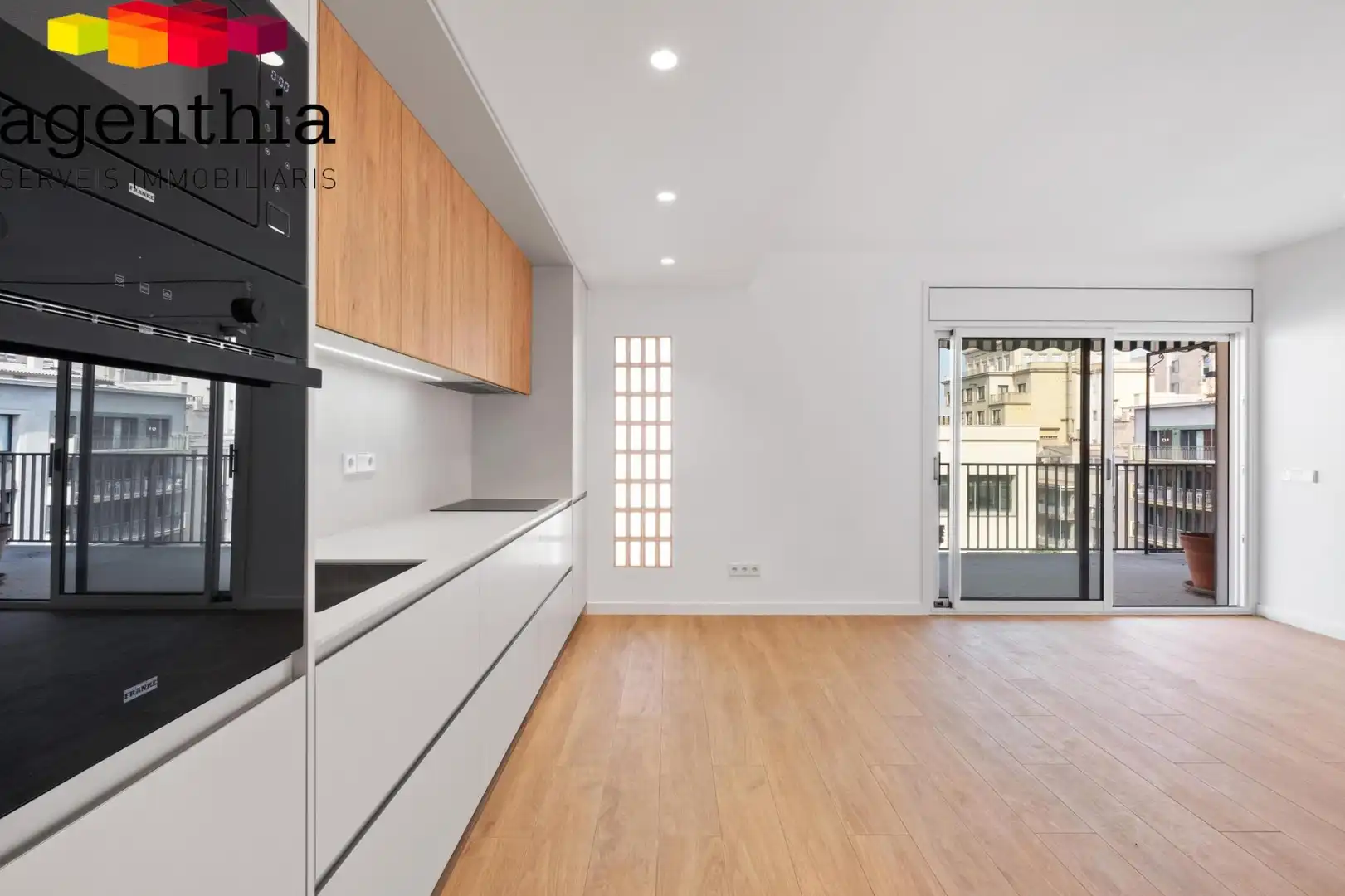 Kitchen of Flat for sale in Girona  with Air Conditioner, Heating and Terrace