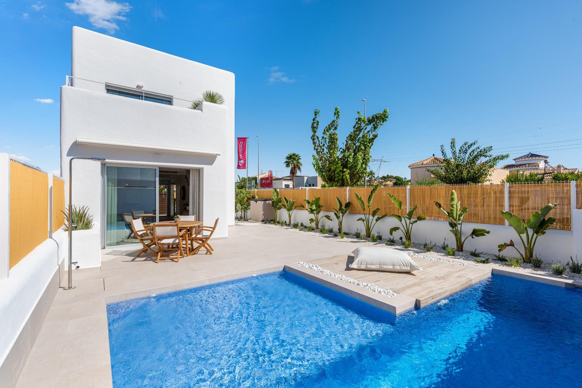 Piscina de Casa o xalet en venda en Los Alcázares amb Calefacció, Jardí privat i Terrassa