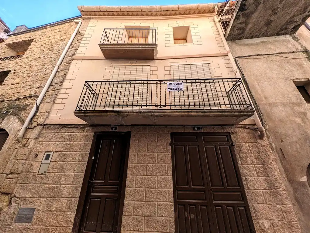 Vista exterior de Casa o xalet en venda en Horta de Sant Joan amb Jardí privat, Terrassa i Moblat