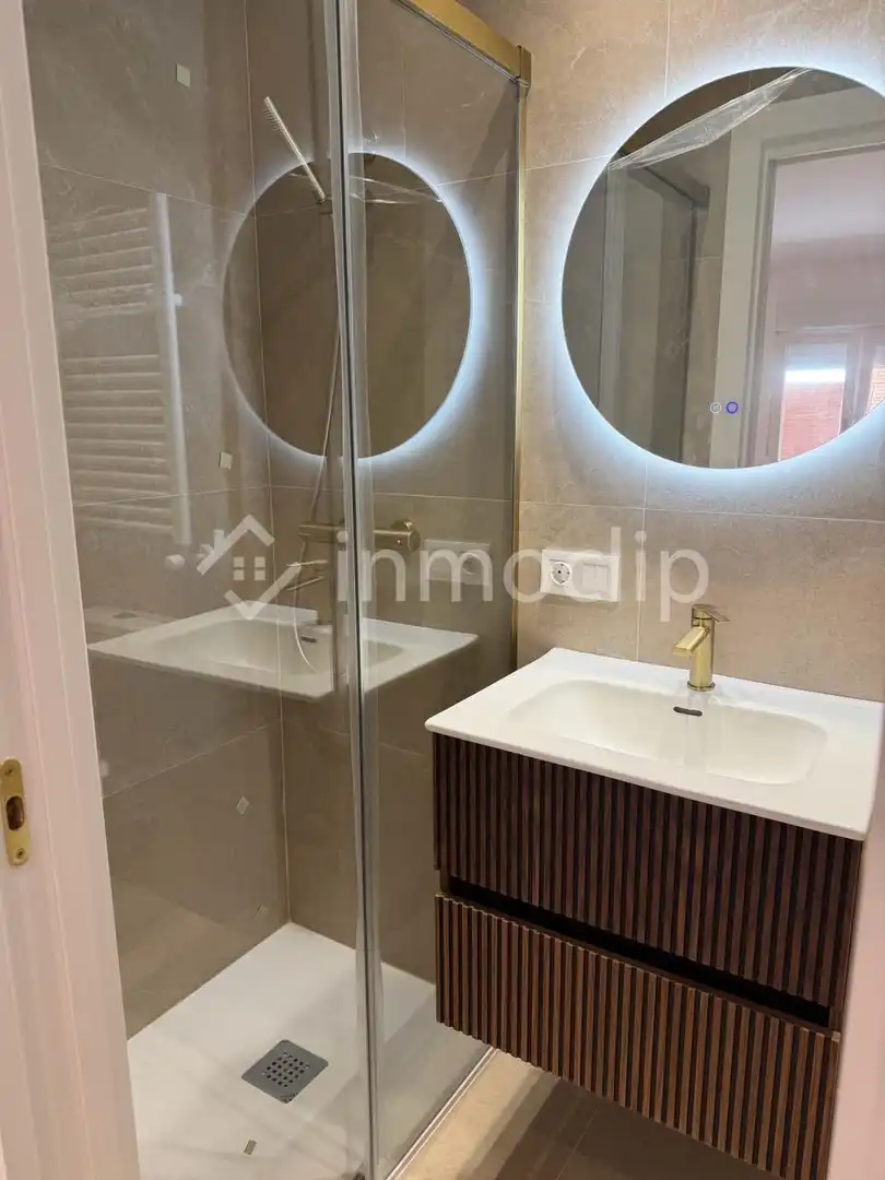 Bathroom of Flat for sale in Salamanca  with Heating