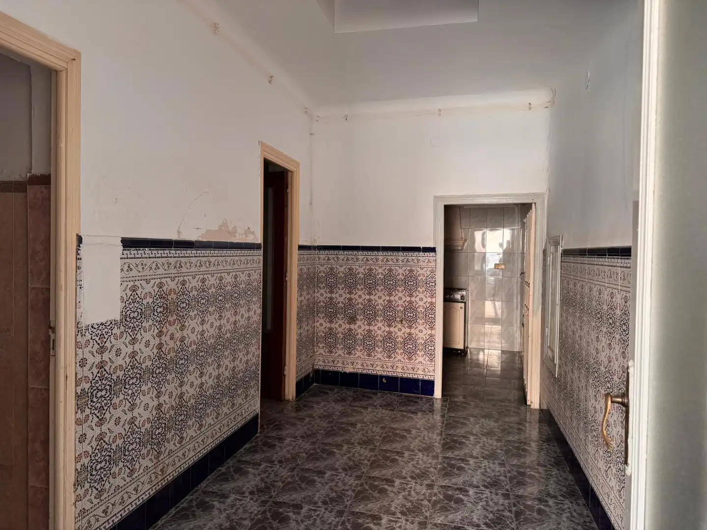 ¡Oportunidad Única en Argamasilla de Alba! Venta de Casa Unifamiliar con 6 Dormitorios, imatge 4