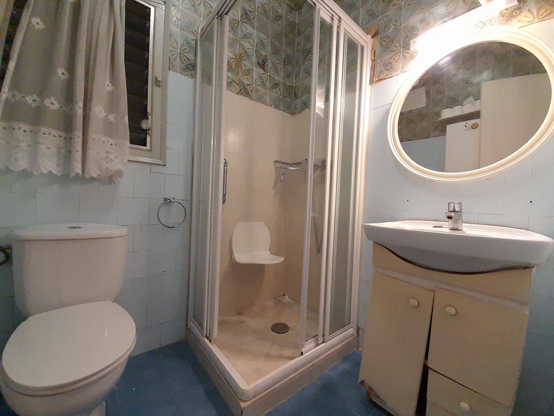 Bany de Pis en venda en Olot amb Balcó