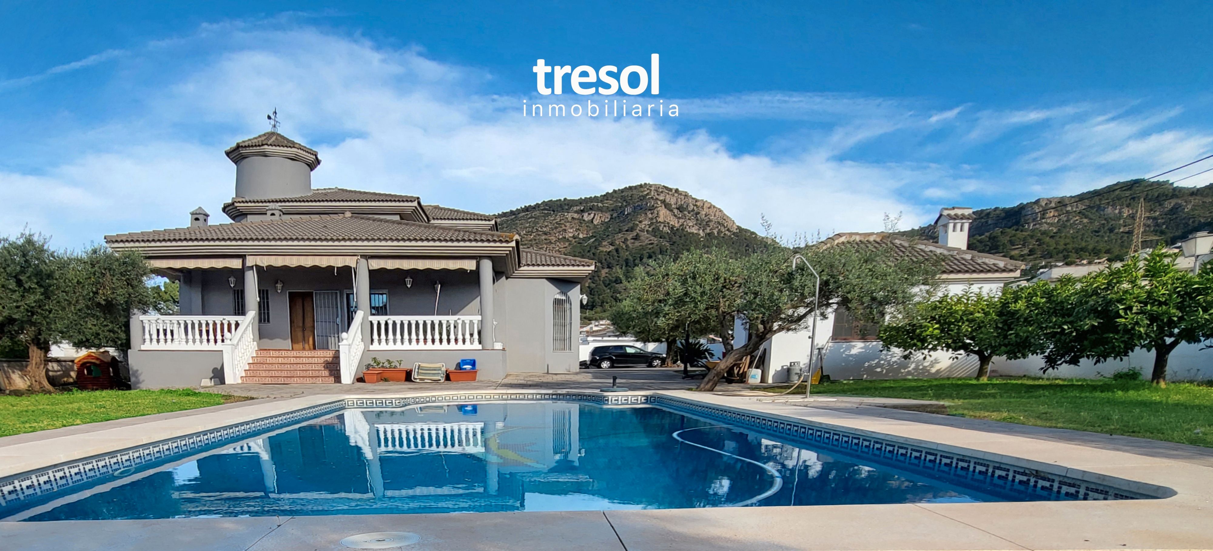 Vista exterior de Casa o xalet en venda en Alhaurín de la Torre amb Aire condicionat, Calefacció i Jardí privat