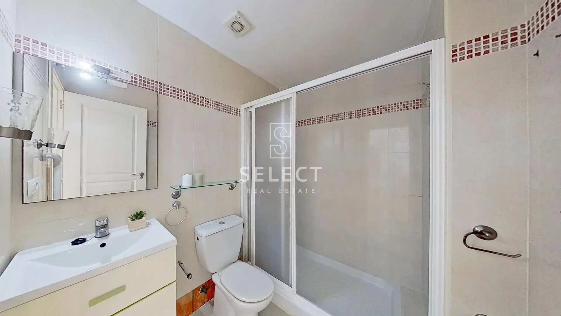 Badezimmer von Wohnungen zum Verkauf in Vélez de Benaudalla mit Klimaanlage, Privatgarten und Terrasse