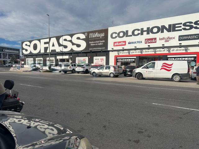 Local comercial en Alquiler en Avenida Avenida de los Vegas en Distrito Zeta - Recinto Ferial Cortijo de Torres