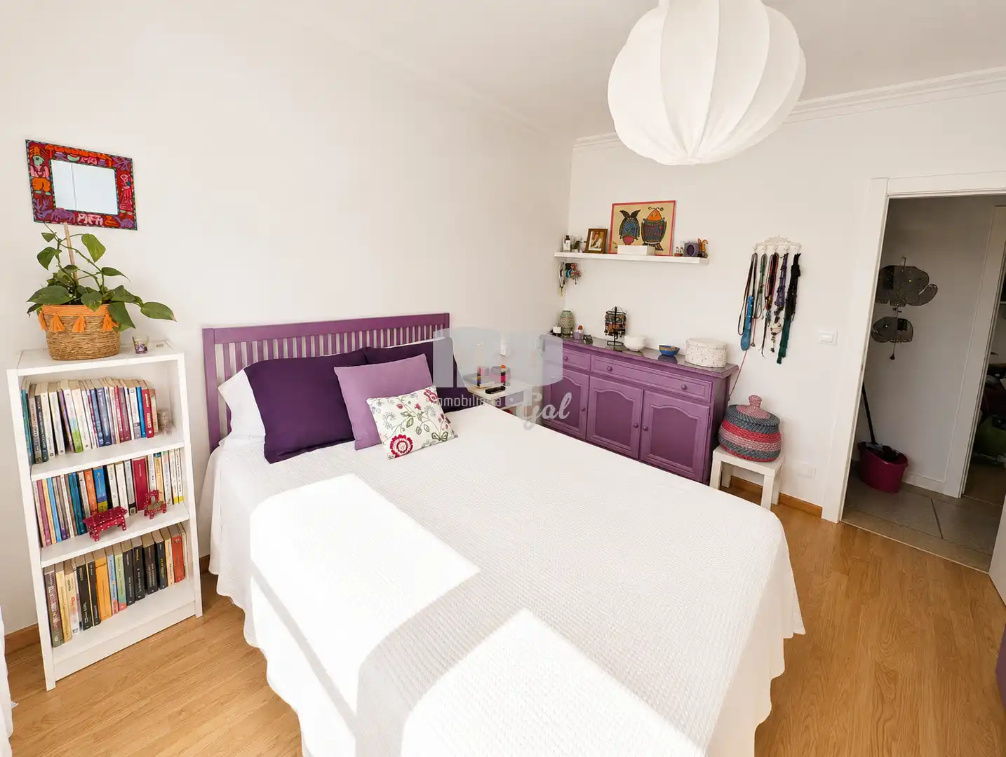 Dormitori de Casa o xalet en venda en Cangas  amb Calefacció, Jardí privat i Parquet