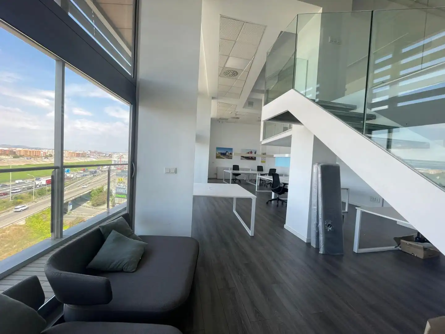 Büro zur Miete in Xirivella mit Klimaanlage, Heizung und Terrasse