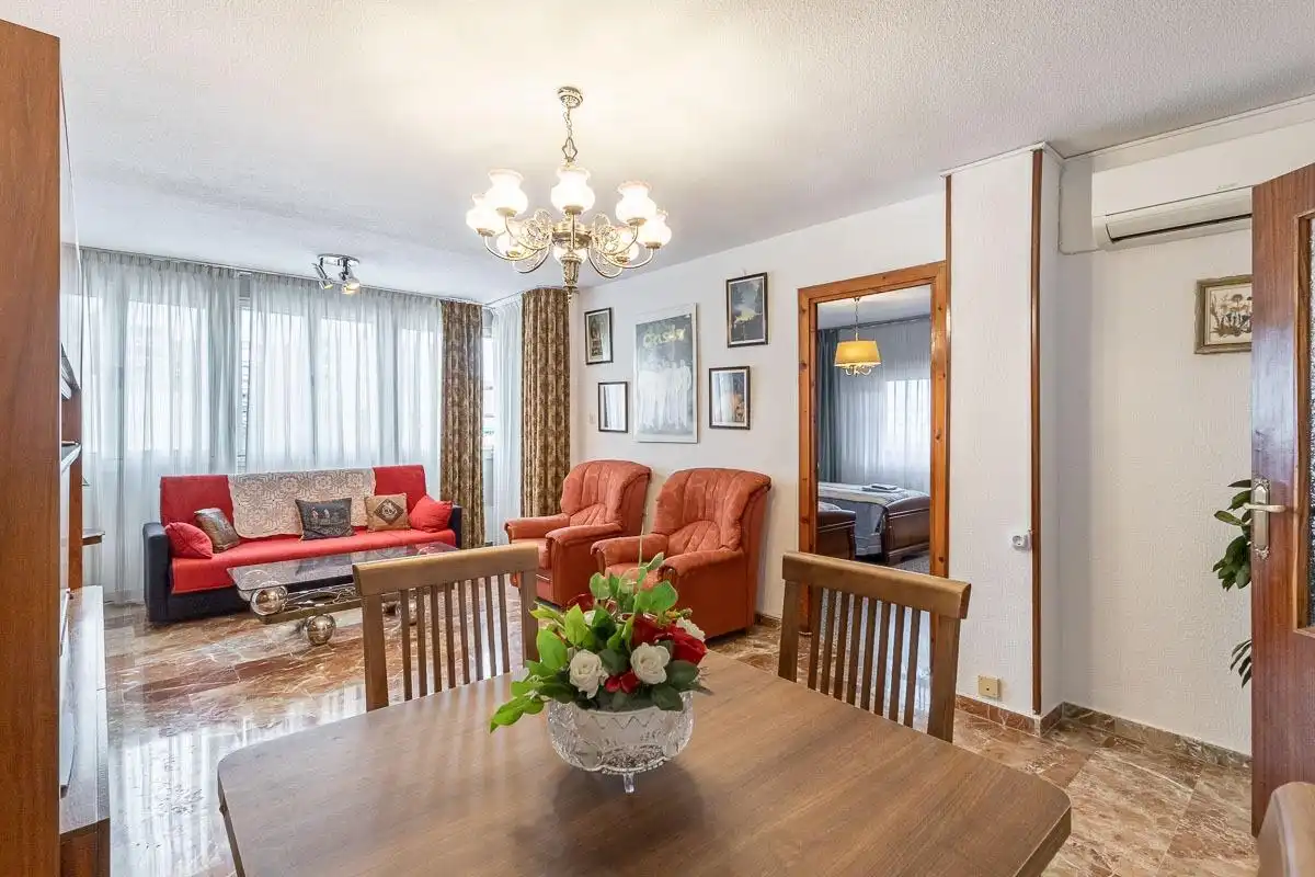 Flat with terrace to rent in Chana, imagen 3