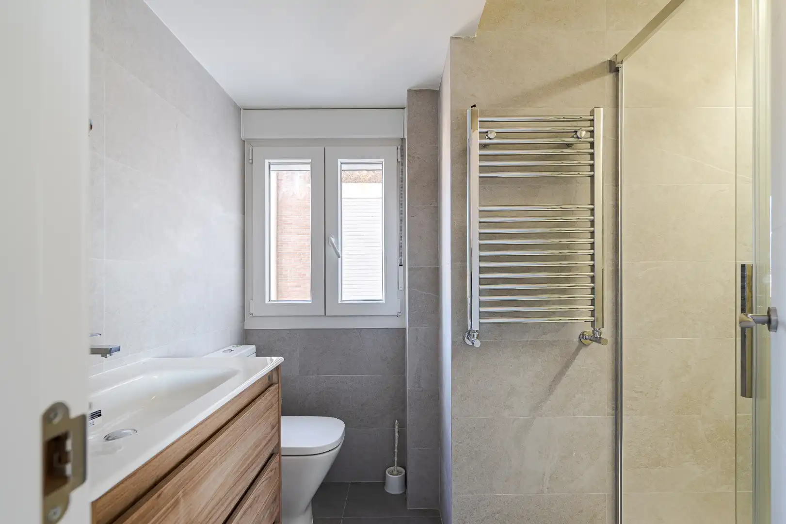Badezimmer von Wohnung zum Verkauf in San Sebastián de los Reyes mit Klimaanlage und Heizung