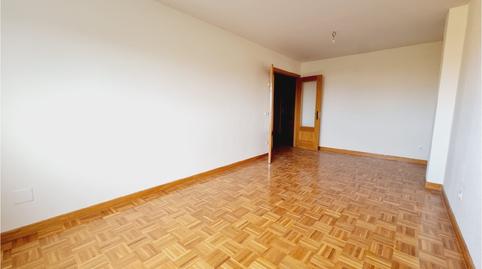 Photo 3 of Flat for sale in Av Viñalta, Allende el Río, Palencia Capital