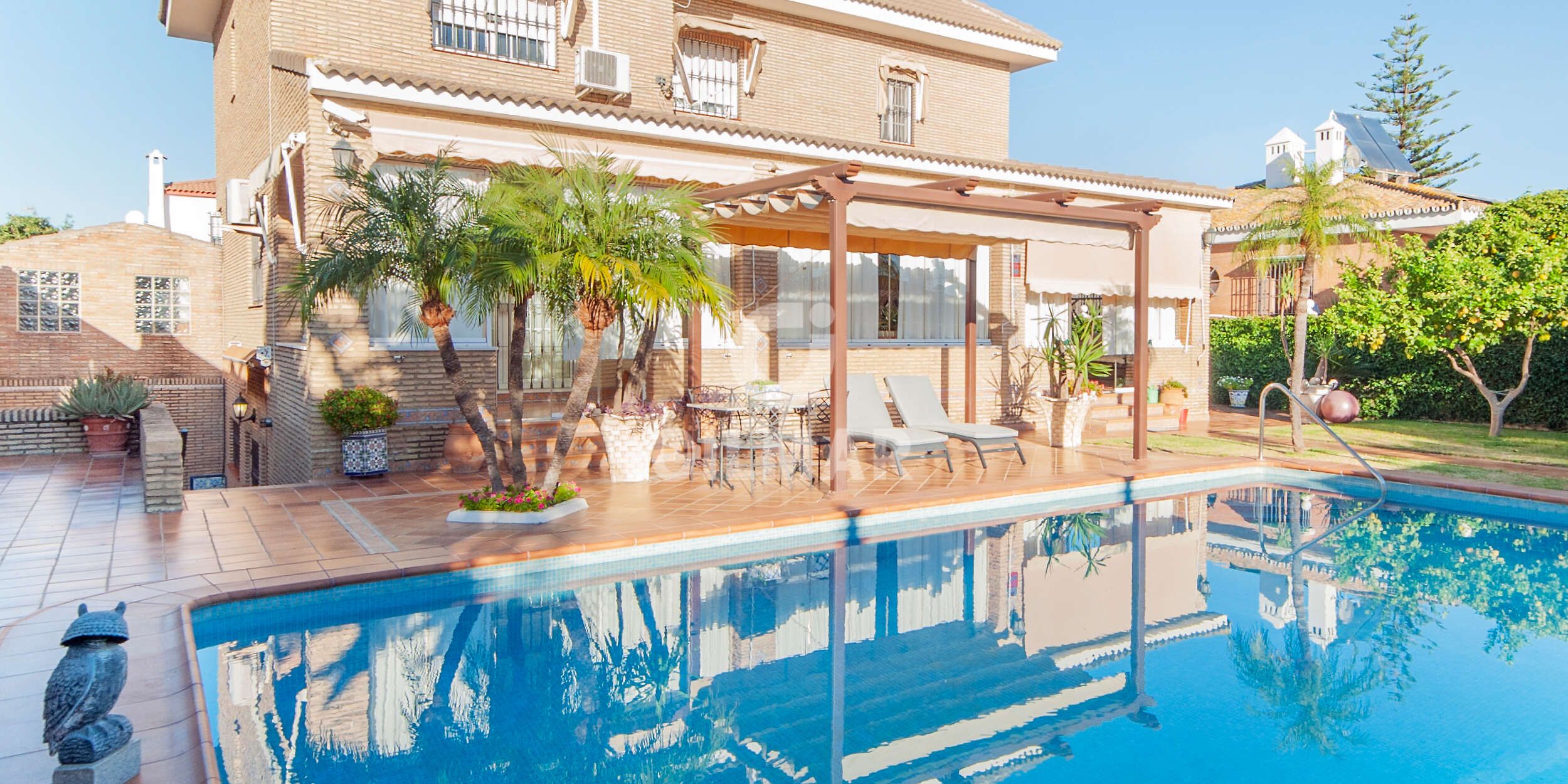 Piscina de Casa o xalet en venda en Tomares amb Jardí privat i Piscina