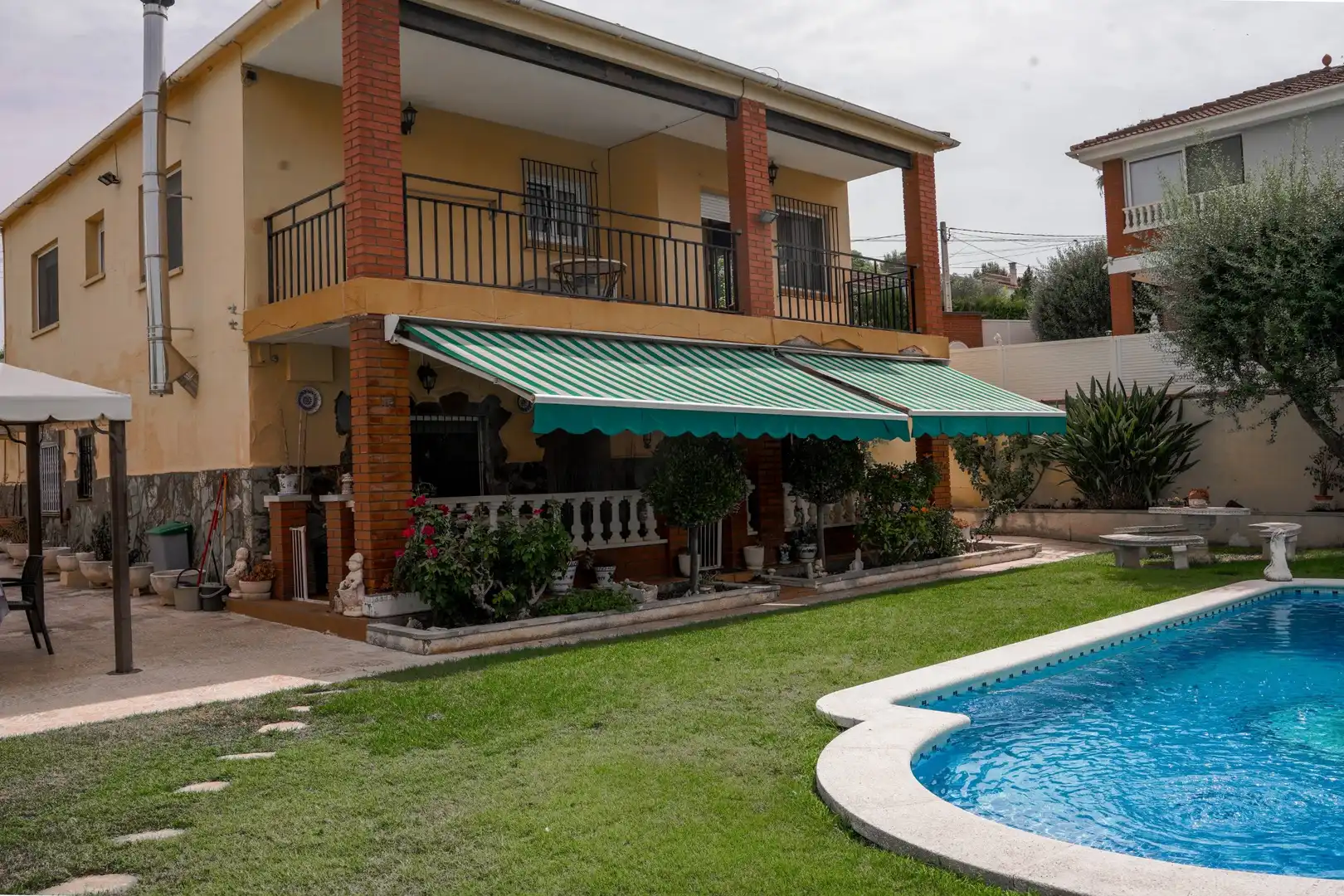 Jardí de Casa o xalet en venda en Cunit amb Terrassa, Piscina i Moblat