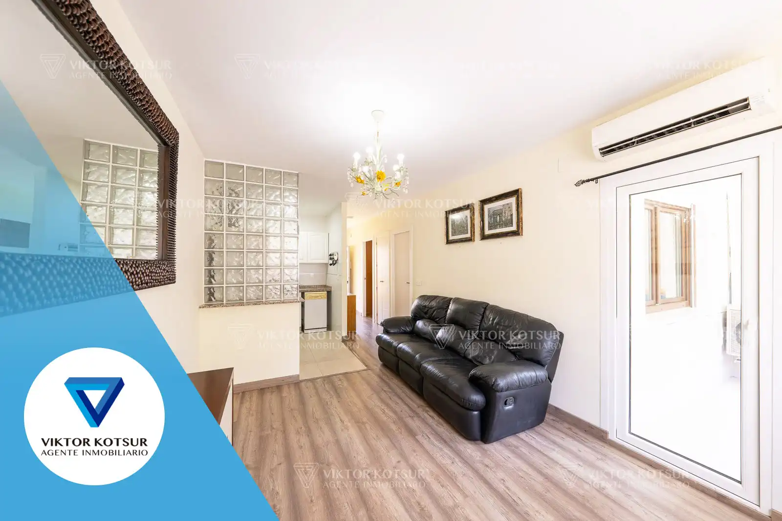 Sala d'estar de Apartament en venda en Roquetas de Mar amb Aire condicionat, Parquet i Terrassa