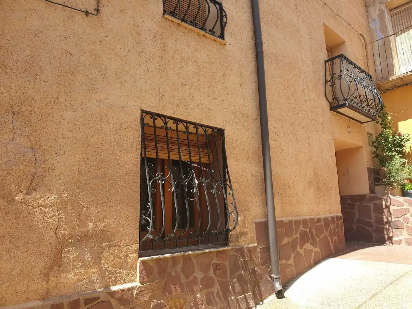 Vista exterior de Finca rústica en venda en Ariza amb Calefacció i Traster