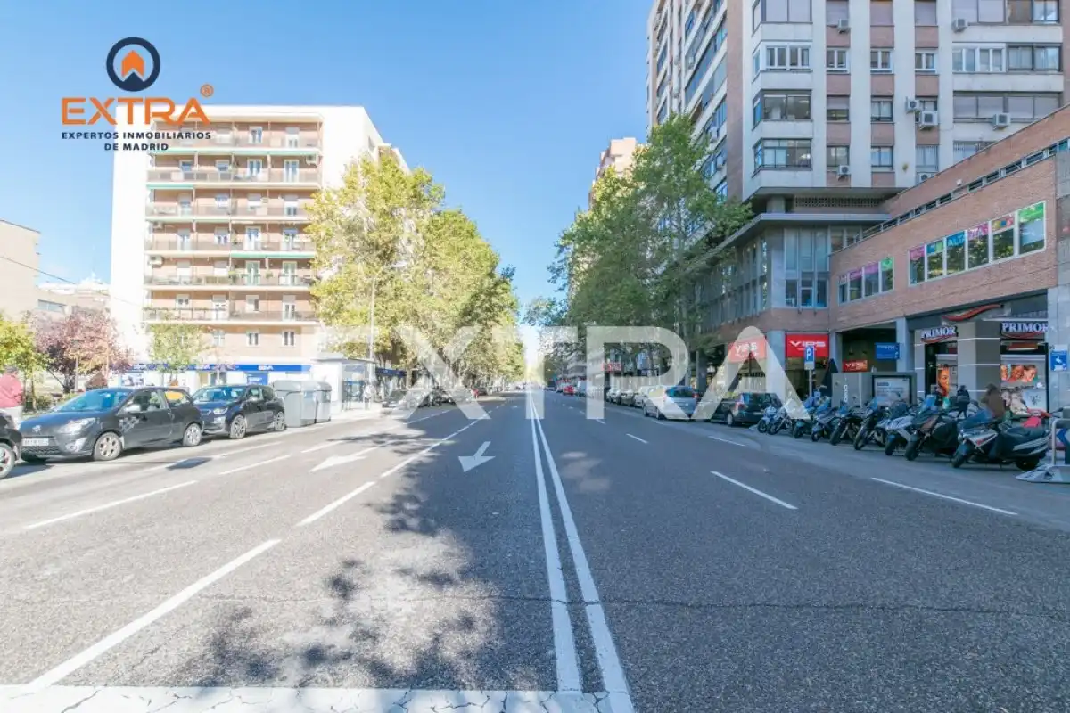 Außenansicht von Wohnung zur Miete in Madrid mit Klimaanlage, Heizung und Parkett