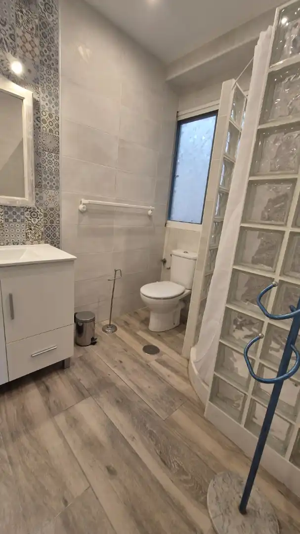 Bany de Estudi de lloguer en Málaga amb Aire condicionat, Moblat i Forn