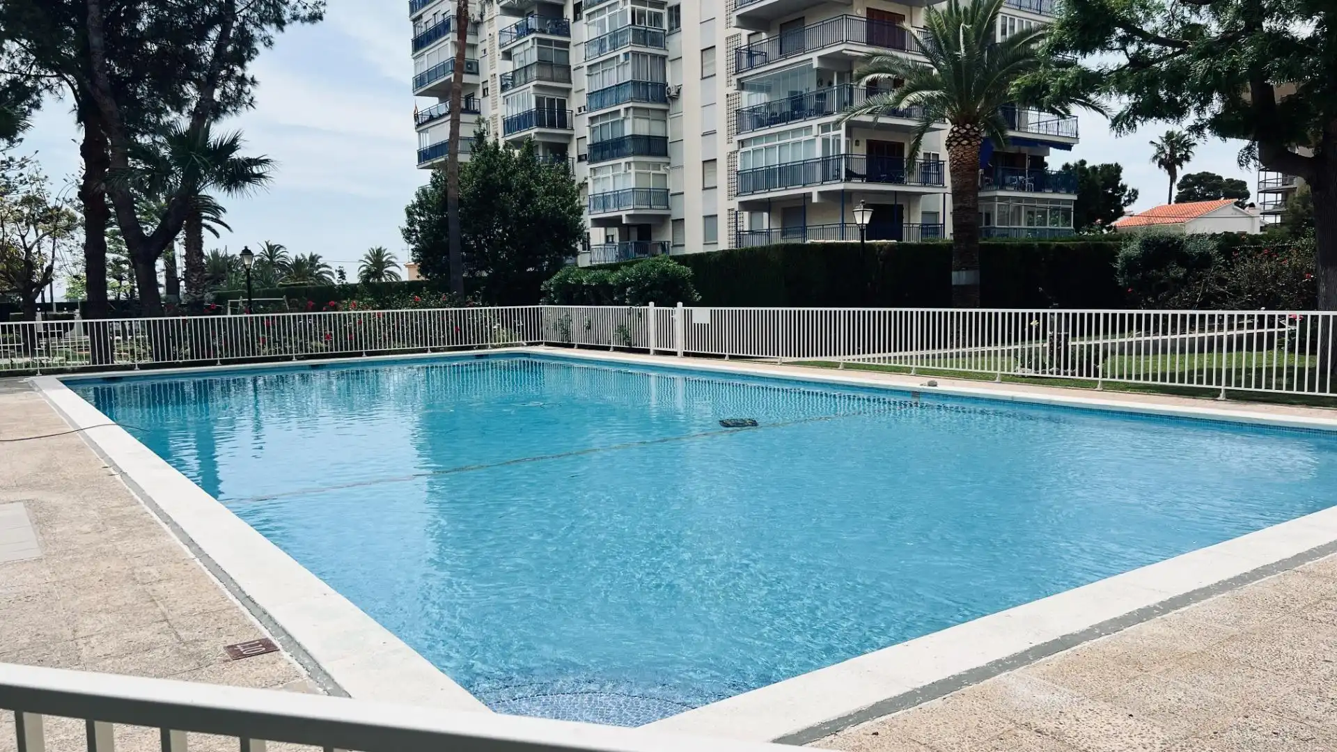 Piscina de Apartament en venda en Benicasim / Benicàssim amb Jardí privat, Terrassa i Traster