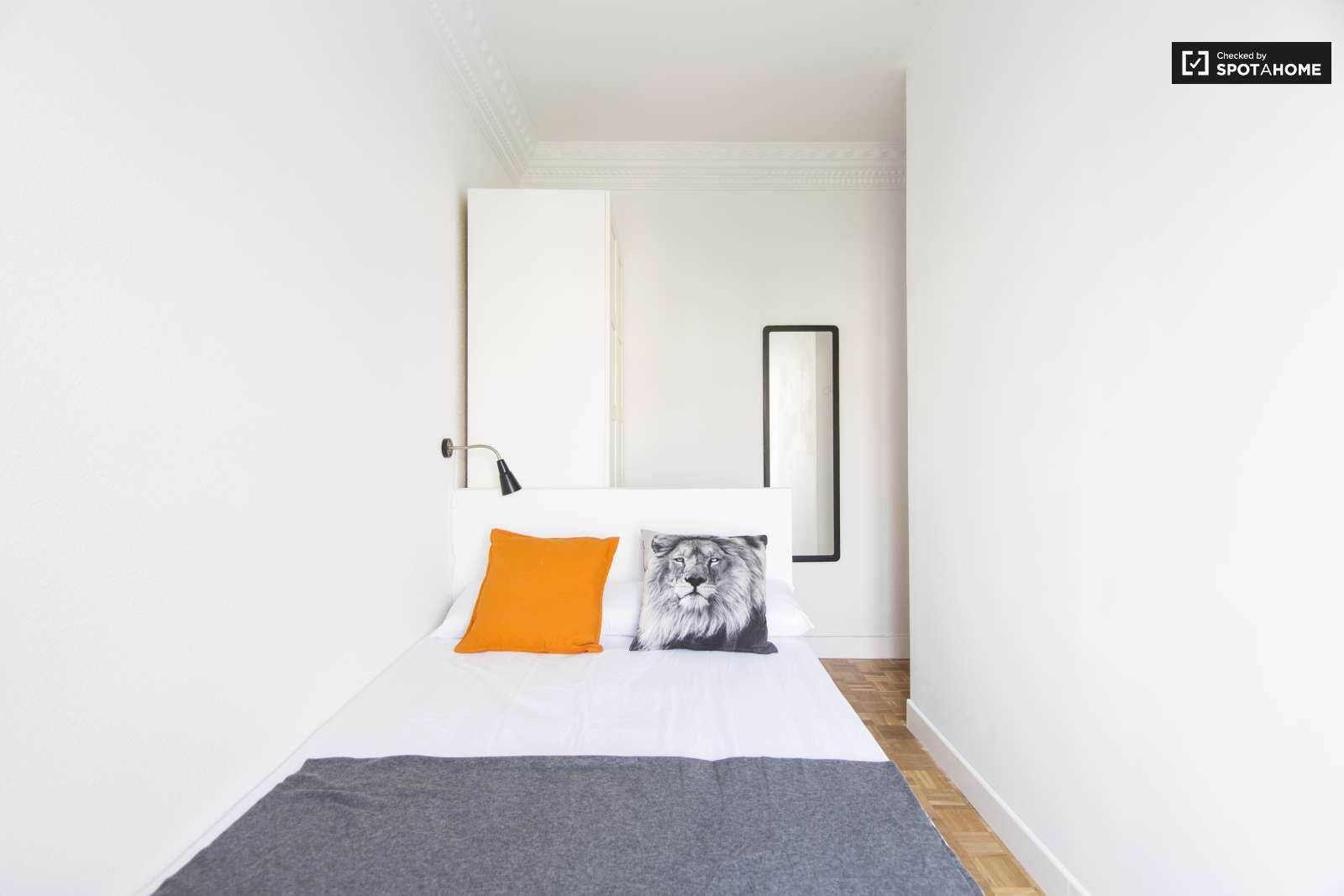 Bedroom of Flat to share in  Madrid Capital  with Air Conditioner and Terrace