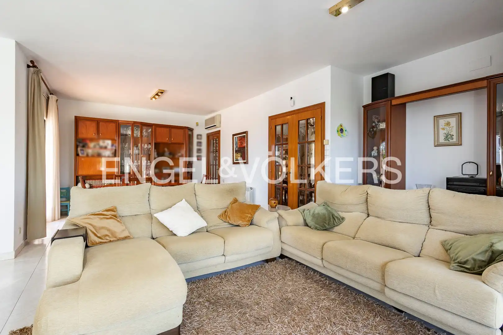 Sala d'estar de Casa o xalet en venda en Castelldefels amb Aire condicionat, Calefacció i Jardí privat