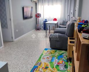 Sala d'estar de Pis en venda en Alcalá de Guadaira amb Aire condicionat
