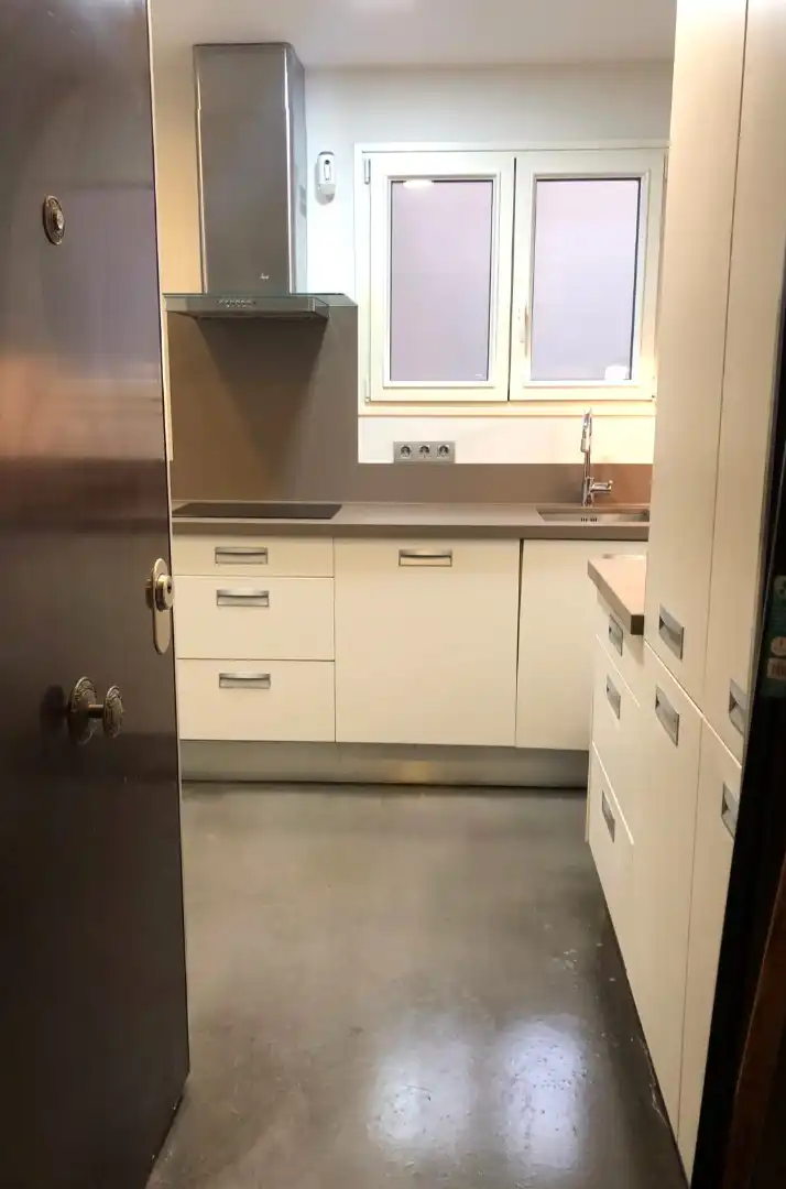 Cuina de Pis de lloguer en Madrid amb Calefacció, Terrassa i Forn